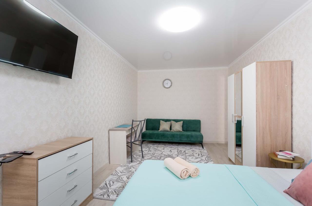 Стильная Квартира В Золотом Квадрате Almaty Bagian luar foto